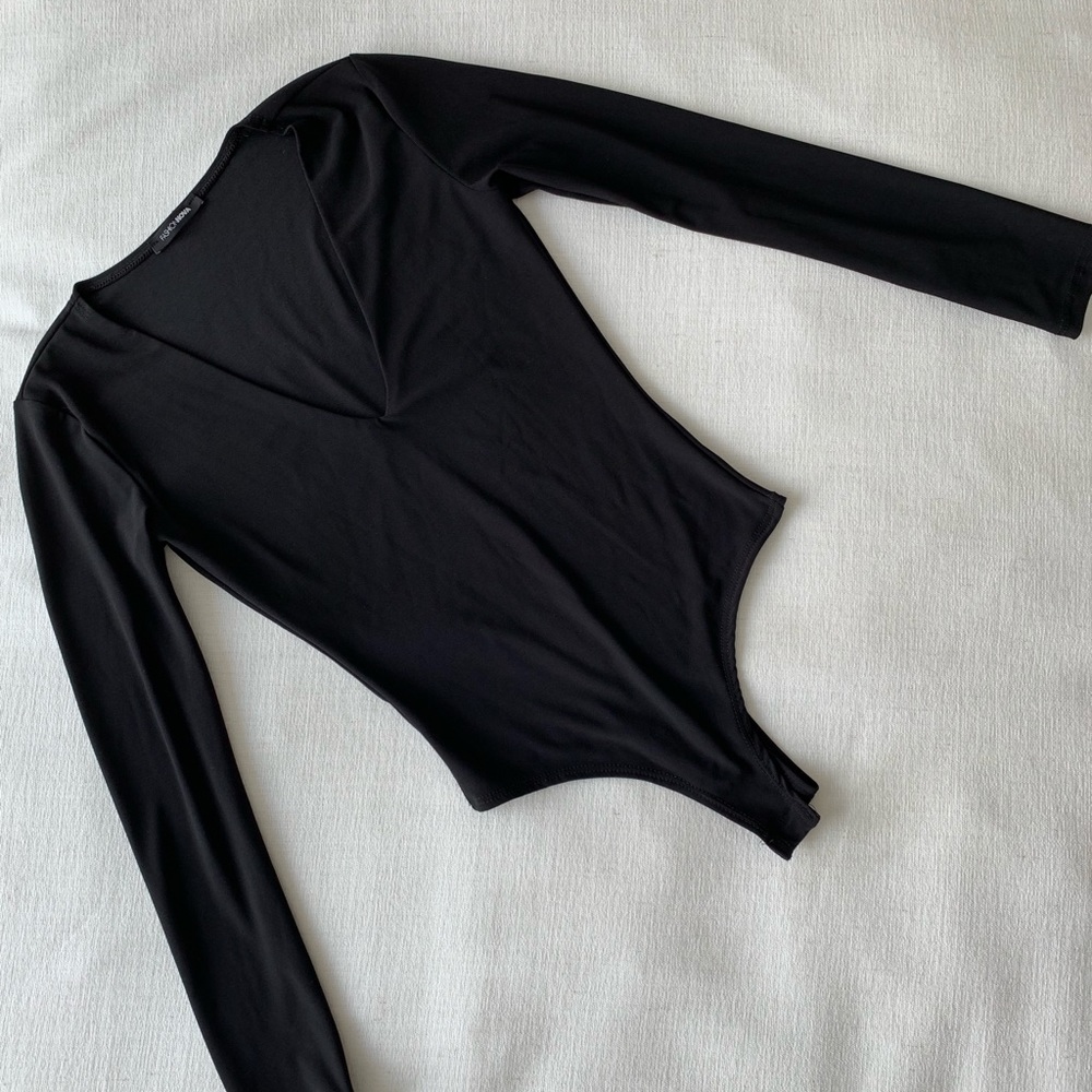 Black long sleeve v neck